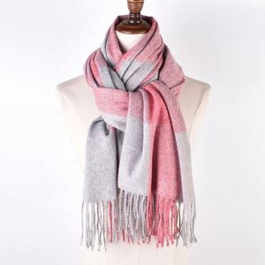 ผ้าพันคอโพลีเอสเตอร์ทรงสี่เหลี่ยมผืนผ้าสำหรับผู้หญิง ขายส่ง ผ้าพันคอแฟชั่นลายตารางพร้อมพู่ห้อย - Product Image 2