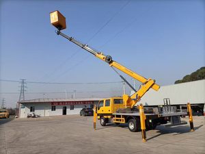 <span class=keywords><strong>Camion</strong></span> nacelle Isuzu 28m, double cabine <span class=keywords><strong>4x4</strong></span>, pour l'entretien des lignes électriques - Product Image 2