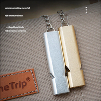 Sifflet de survie avancé à double tube pour la randonnée et le camping en plein air, équipé d'une sangle d'urgence et d'un porte-clés.