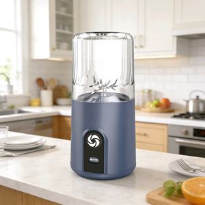 Mini Licuadora Portátil de 260 ml, Licuadora Personal para Smoothies, Recargable por USB, para el Hogar y la Oficina - Product Image 1