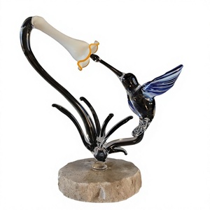 Escultura de Colibrí y Flor en Vidrio Soplado a Mano con Base de Piedra, Decoración Animal Hecha a Mano con Técnica de Lampwork - Product Image 1