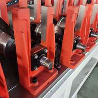 Chaîne de production Offre Spéciale de porte d'ascenseur d'ascenseur petit pain formant l'opération complètement automatique de machine de fabrication avec des trous de poinçon
