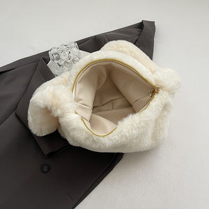 <span class=keywords><strong>Sac</strong></span> à bandoulière en peluche d'hiver 2025 pour femmes, <span class=keywords><strong>sac</strong></span> à main en fausse fourrure, grand format, <span class=keywords><strong>luxe</strong></span>, doux - Product Image 6