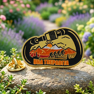 Pins Personalizados <span class=keywords><strong>de</strong></span> <span class=keywords><strong>Oro</strong></span> 3D, Pins Deportivos <span class=keywords><strong>de</strong></span> <span class=keywords><strong>Montaña</strong></span> para Exteriores, Pins <span class=keywords><strong>de</strong></span> Metal <span class=keywords><strong>de</strong></span> Aleación <span class=keywords><strong>de</strong></span> Zinc Esmaltados, Personalizados para Mochilas y Coleccionistas - Product Image 2