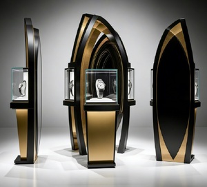 Vetrina Espositiva Curva Artistica per Negozio di Orologi di Lusso, Vetrina in Vetro con LED Nero e Oro - Product Image 1