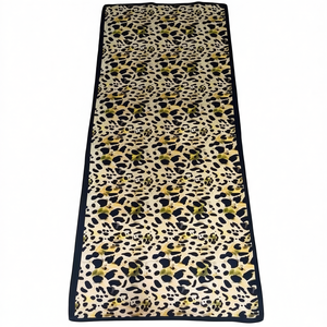 Sciarpa Lunga in Broccato con Stampa Leopardata 90x180cm Accessorio di Moda - Product Image 2