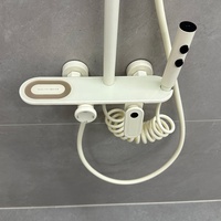 Nouveau robinet de système de douche piano mural moderne avec motif de pluie et de jet pour la salle de bain