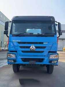 Camion d'aspiration des eaux usées HOWO avec conduite à droite, capacité de 12000 L, équipé d'une pompe à vide pour aspirer les eaux usées - Product Image 4
