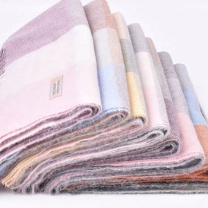 ผ้าพันคอผู้หญิงลายตารางแฟชั่นสำหรับฤดูหนาว ผ้าโพลีเอสเตอร์เนื้อนุ่ม ระบายอากาศได้ดี พร้อมพู่ห้อย ขายส่ง - Product Image 5