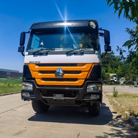 Camion grue à crochet robuste HOWO 8x4 avec grue à bras articulé, moteur Weichai, hauteur de levage de 15 m, pompe pour la gestion des déchets et la construction