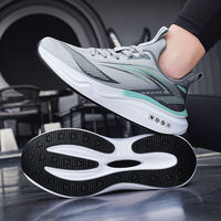 Sepatu Sneakers Pria 2025 Model Terbaru Warna Gradasi Ringan Bernapas Gaya Kasual untuk Jalan-Jalan Outdoor