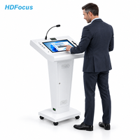 Podium Digital interaktif layar depan HD, dengan mikrofon nirkabel untuk acara dan kuliah pendidikan
