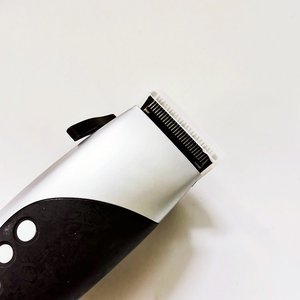 Tagliacapelli e <span class=keywords><strong>Regolabarba</strong></span> Elettrico Professionale OEM/ODM con Lama <span class=keywords><strong>a</strong></span> T e Cavo per Uso Domestico e Alberghiero - Product Image 3