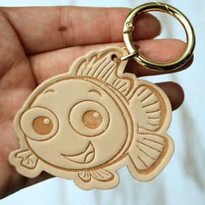 Adorable Goldfish <b>Ornament</b> – Durable Natural Leather Hanging Decor for School Bags & <b>Car</b> Keys - Product Image 2