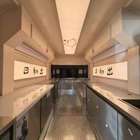 Remorque de concession mobile à aile volante pour extérieur, entièrement équipée, avec bar à café, cuisine à snacks et roues