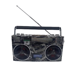 Radio cassette vintage grise, haut-parleur stéréo portable pour l'audio en extérieur - Product Image 4