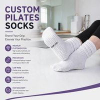 Chaussettes de yoga et de Pilates personnalisables antidérapantes blanches avec motif cœurs pour femmes
