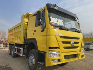 รถบรรทุก HOWO สีน้ำเงิน รุ่น Heavy Duty พร้อมเครื่องยนต์ Weichai 371 รุ่น ชั่วโมงการทำงานต่ำ มาตรฐานยูโร 5 ปี ผลิตปี 2024 รถดัมพ์ 6×4 - Product Image 1