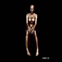 Mannequin femme en fibre de verre et cuivre de 144 cm, pose assise, poitrine de 81 cm, avec support réglable pour présentation de robes de soirée et de vêtements en magasin