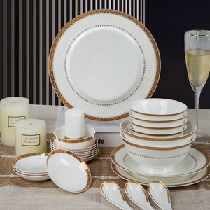 Service de table de luxe 58 pièces en <span class=keywords><strong>porcelaine</strong></span> royale, assiettes en céramique dorée en os de <span class=keywords><strong>porcelaine</strong></span> pour la maison, les mariages <span class=keywords><strong>ou</strong></span> les restaurants - Product Image 4