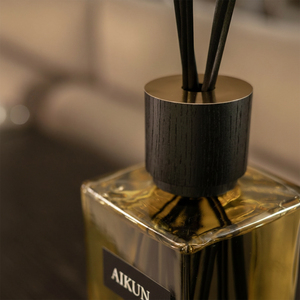 Aikun Large Capacity Amber Square Glass <b>Reed</b> <b>Diffuser</b> Set with Black Rattan Sticks for Home Hotel Spa Gift Set Wholesale OEM - Product Image 4