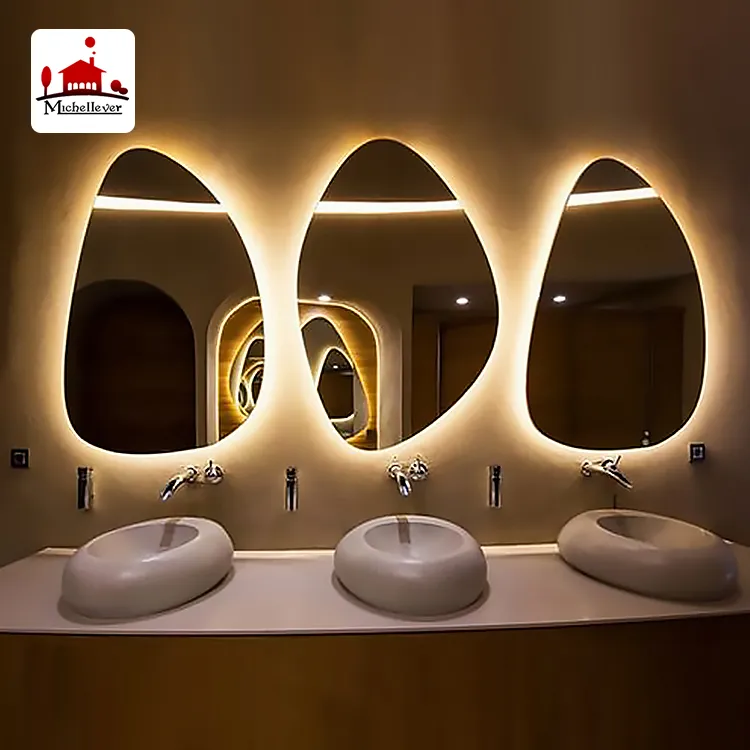 Miroir rétro-éclairé forme irrégulière sri lanka, miroir de salle de bains de luxe, dans un hôtel, au centre de salle de bains, intelligent, pour vanité