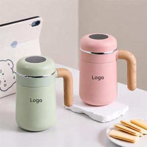 แก้วมัคสแตนเลสเก็บความร้อนพร้อมหูจับไม้ 480 มล. แก้วกาแฟสำนักงานแบบมินิมอล กระติกน้ำสุญญากาศสำหรับทุกเพศ - Product Image 2