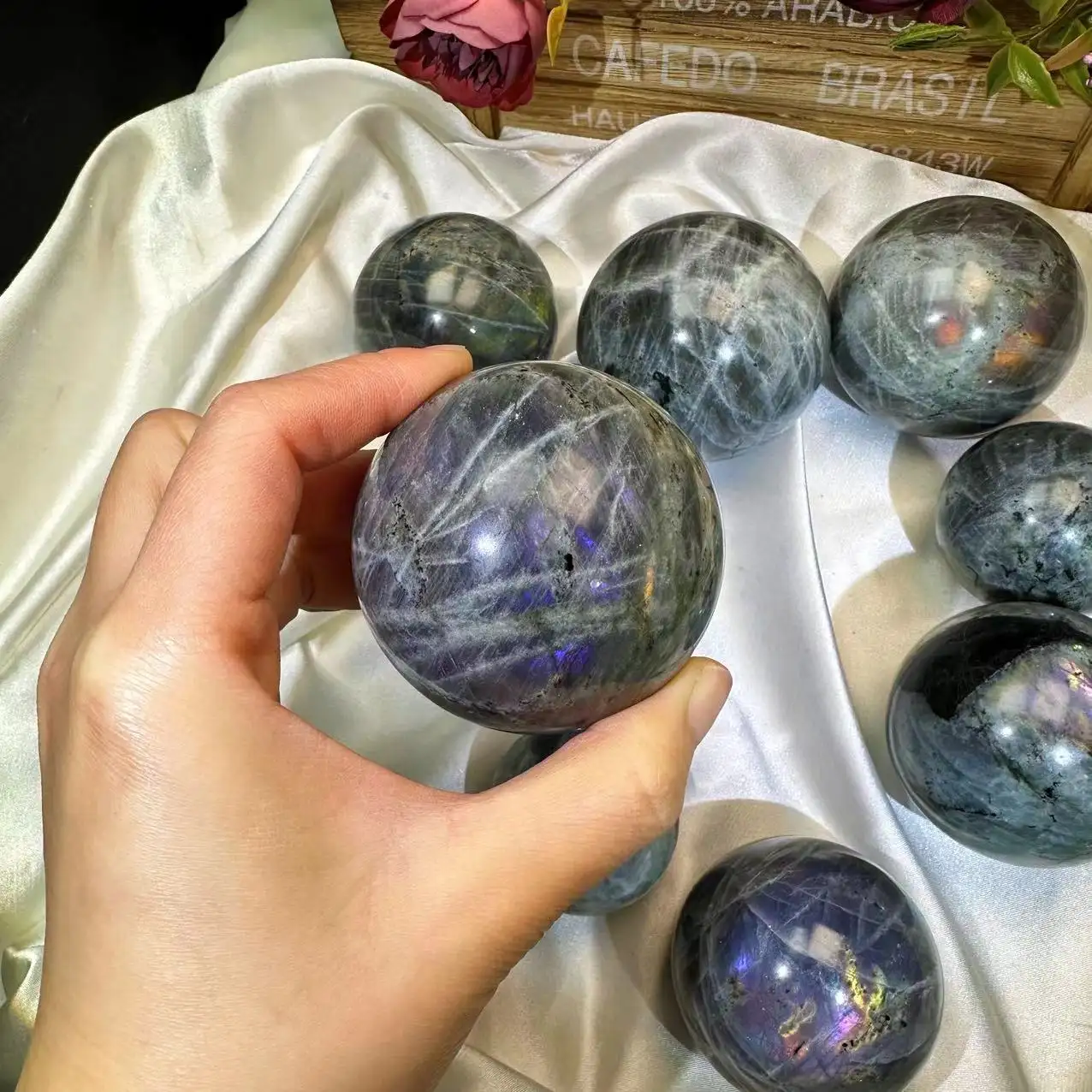 High Quality Natural Crystal Sphere Ball Purple Flash Labradorite Sphere For Healing.