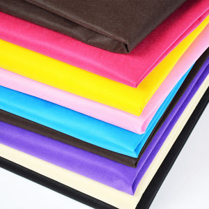 Tissu non tissé Spunbond respirant et écologique Tissu Tnt Fourniture d'usine dorée Tissu non tissé Pp <span class=keywords><strong>pour</strong></span> rembourrage de meubles - Product Image 1