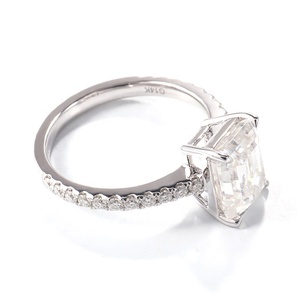 Anillo de Compromiso y Boda de <span class=keywords><strong>Oro</strong></span> <span class=keywords><strong>Blanco</strong></span> de 10k, <span class=keywords><strong>14k</strong></span>, 18k con Diamante Cultivado en Laboratorio de Corte Esmeralda de 1ct, 2ct para Mujer, <span class=keywords><strong>Precio</strong></span> al por Mayor - Product Image 5