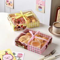 Boîtes de présentation transparentes personnalisables pour pâtisseries, idéales pour les gâteaux roulés coréens, macarons et autres friandises.