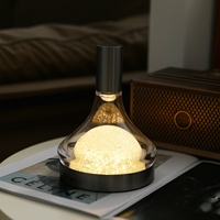 Lampe de table créative en métal en forme de bouteille de vin, avec contrôle tactile, logo personnalisable, pour la décoration de table de restaurant, bar ou chambre.