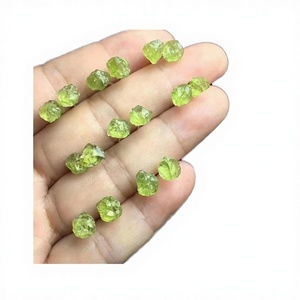 Pierre précieuse de péridot naturel brut, cristal vert brut, pierre de guérison, spécimen minéral en vrac pour la fabrication de bijoux, vente en gros, effet optique étoilé - Product Image 2