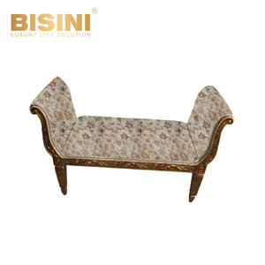 Fauteuil <span class=keywords><strong>2</strong></span> places baroque en feuille d'or avec accoudoirs sculptés et tissu beige, exclusivement destiné aux designers d'intérieur et aux développeurs immobiliers - Product Image 6