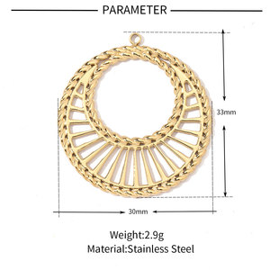 Pendentif géométrique creux de style rétro français, charm fleur exquis et élégant, en acier inoxydable plaqué or 18 carats, unisexe, simple et raffiné - Product Image 3