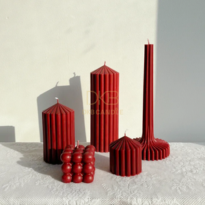 Bougie pilier en cire d'abeille faite à la main, longue durée, vente en gros, bougies pilier en cire rouge en vrac - Product Image 1