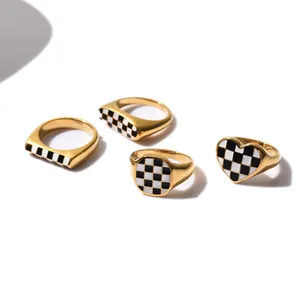 Cincin berlapis emas kustom Mode Korea cincin lapisan kotak-kotak catur hitam dan putih perhiasan baja tahan karat untuk wanita