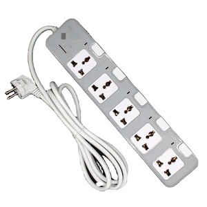 Multiprise avec 5 prises CA, protection contre les surtensions, indice de protection IP44, tour de charge 2500W - Product Image 1