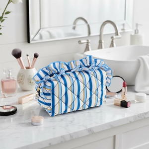 Sac de maquillage matelassé à volants rayé personnalisé, écologique, en gros, pour filles, portable, pour l'extérieur – Grande Vente - Product Image 2