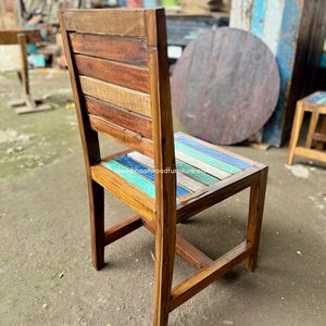 La chaise de salle à manger DC Jari Jari présente un design antique multicolore, idéale pour un mobilier de salle à manger élégant, intérieur et extérieur. - Product Image 6