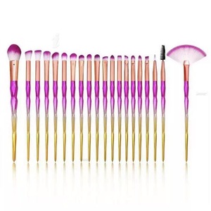 Ensemble <span class=keywords><strong>de</strong></span> 20 <span class=keywords><strong>pinceaux</strong></span> <span class=keywords><strong>de</strong></span> <span class=keywords><strong>maquillage</strong></span> pour le visage en diamant, fibres synthétiques, manches en plastique, pour l'application <span class=keywords><strong>de</strong></span> poudre, d'ombres à paupières <span class=keywords><strong>et</strong></span> <span class=keywords><strong>de</strong></span> rouge à lèvres - Product Image 1