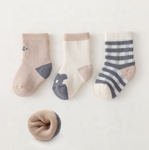Vente en gros de nouvelles chaussettes d'hiver épaissies en éponge pour enfants 100% coton Style décontracté pour nouveau-nés tout-petits garçons filles - Product Image 1