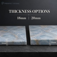Dalle translucide polie en onyx bleu glace PerfectStone, pierre naturelle de luxe, pour hall d'hôtel de prestige et projets d'aménagement intérieur de villas