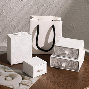 Caja de anillo blanca de gama alta de lujo ligero Stock Heaven Earth Cover Cajón de almacenamiento de joyas cuadrado Cabello liso de lujo frotado a mano - Product Image 4