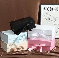 Vente en gros d'emballage de boîte-cadeau A4 personnalisé à fermeture magnétique profonde avec mousse grandes boîtes de papier cadeau en carton noir de luxe