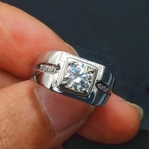 Venta al por mayor OEM ODM personalizado AU375 417 585 750 9K 10K 14K 18K joyería 2ct 8mm D Color <span class=keywords><strong>Moissanite</strong></span> diamante hombres anillo de oro - Product Image 1