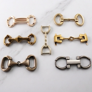 Hebillas <span class=keywords><strong>de</strong></span> Metal <span class=keywords><strong>de</strong></span> Aleación <span class=keywords><strong>de</strong></span> Zinc Chapadas en Oro con Diseño <span class=keywords><strong>de</strong></span> Herradura y Logo Personalizado, Venta al por Mayor <span class=keywords><strong>de</strong></span> Fábrica OEM, Herrajes para Mocasines, Bolsos y Sandalias - Product Image 2
