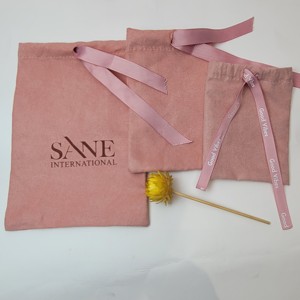 Bolsas de Embalaje para Joyería con Logotipo Personalizado al por Mayor, Bolsitas de Regalo de Joyería con Cordón de Gamuza Rosa - Product Image 5
