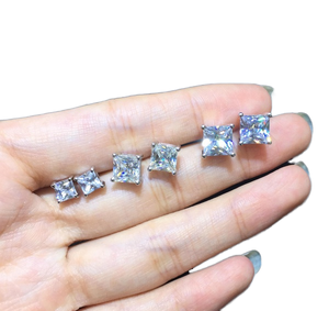 Pendientes Pequeños de Zirconia con Incrustaciones Completas, Estilo Geométrico Cuadrado, Joyería Sencilla y Elegante para Eventos de Alta Gama - Product Image 1