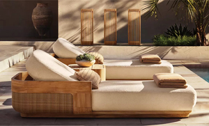 Table d'appoint extérieure en teck massif au design italien audacieux, base architecturale, construction robuste en planches pour terrasse de luxe contemporaine D - Product Image 5